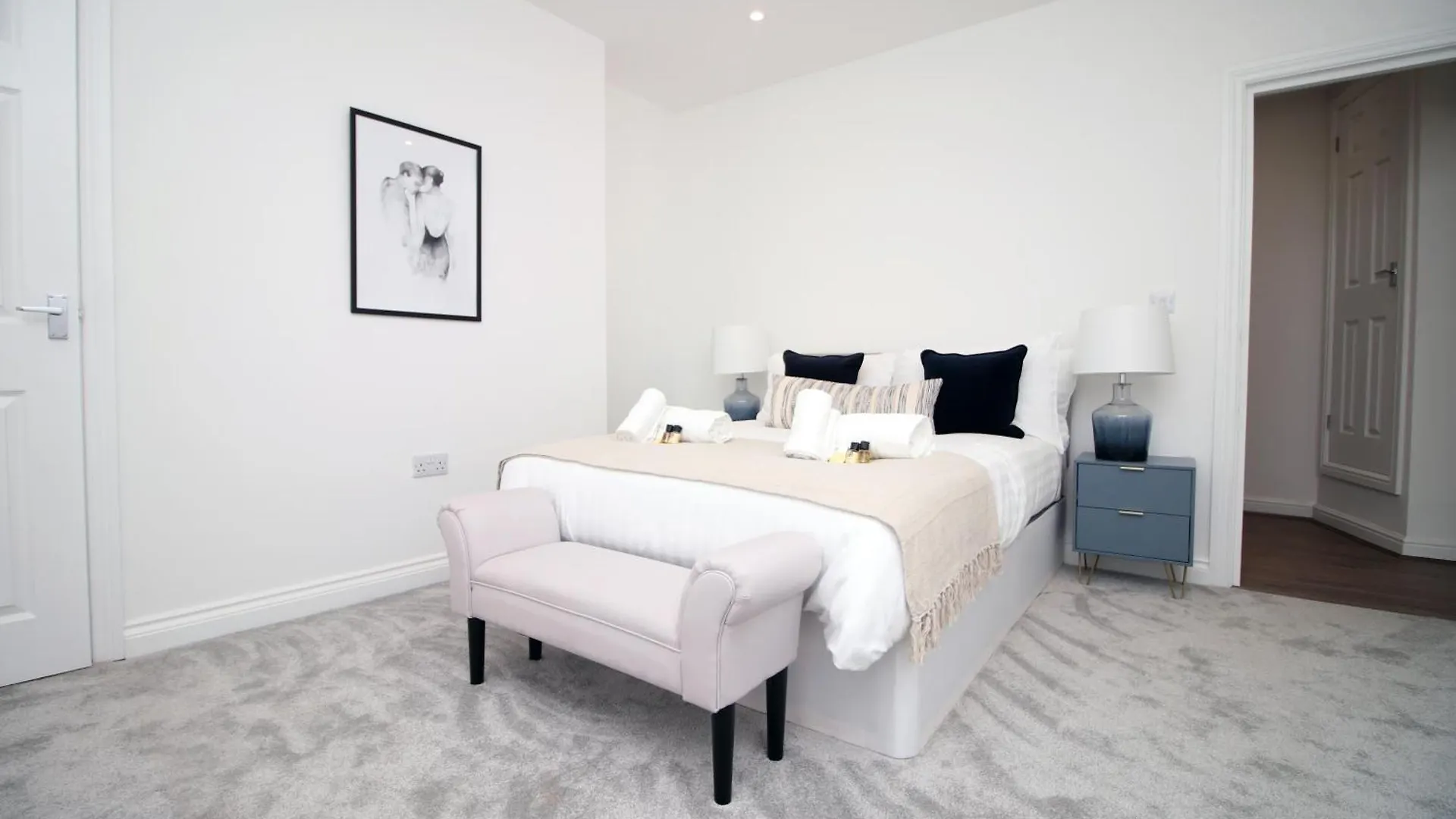 Large City Centre 3 Bed Flat With Parking Cardiff